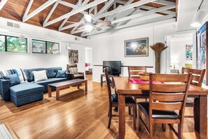 Téléviseur, bureau