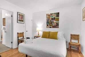 2 chambres, fer et planche à repasser, Wi-Fi, draps fournis