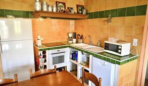 Frigorífic, microones, forn i placa de cuina 