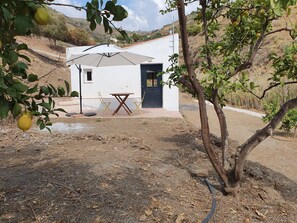 Property grounds - Nido de amor for couples! In a quiet orchard. Swimming pool. Wifi (Vélez-Málaga)