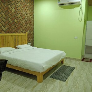 Free WiFi, bed sheets - Shree Jai Krishna Homestay Ramnagar (Ramnagar)