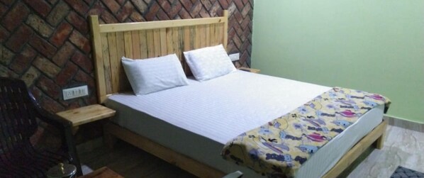 Free WiFi, bed sheets - Shree Jai Krishna Homestay Ramnagar (Ramnagar)