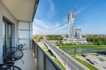 Stylish Apartment with Balcony | Parking