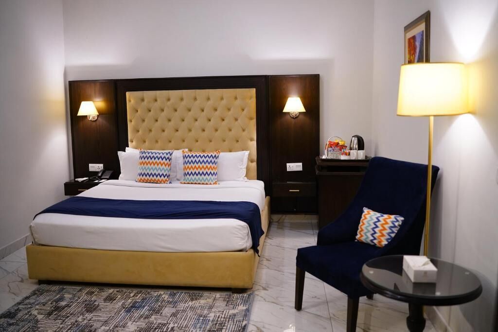 Deluxe Double Room | Minibar, desk, iron/ironing board, free WiFi