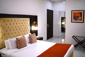 Executive Double Room | Minibar, desk, iron/ironing board, free WiFi