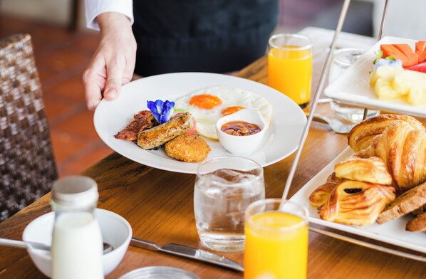 Free daily continental breakfast