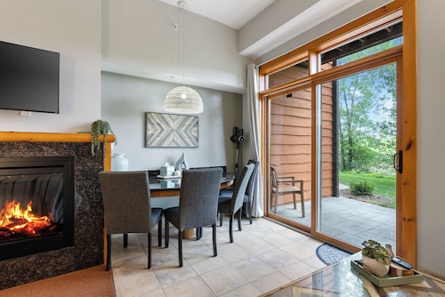 Studio on Green - Walk to Attractions | Freshly Remodeled