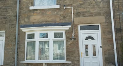 'Tilly Cottage' Homely 2 bedroom stone property, Co Durham. Pet friendly.