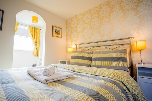 2 bedrooms, iron/ironing board, WiFi, bed sheets - 'Tilly Cottage' Homely 2 bedroom stone property, Co Durham. Pet friendly. (Evenwood)