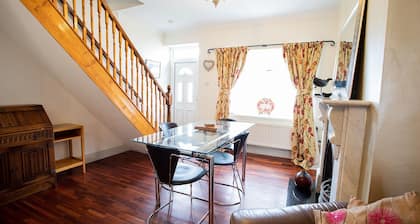 'Tilly Cottage'  Homely 2 bedroom stone property, Co Durham. Pet friendly.