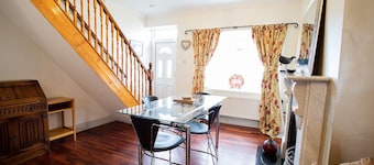 'Tilly Cottage' Homely 2 bedroom stone property, Co Durham. Pet friendly.