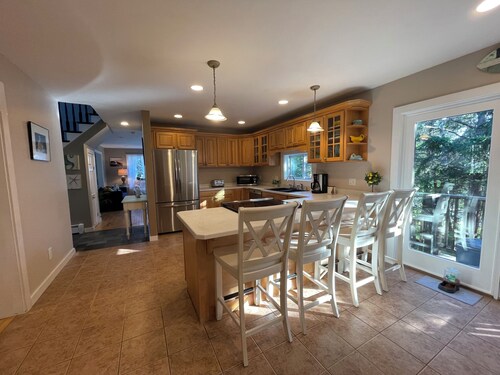 “Drop Anchor” a cheerful and spacious residence 