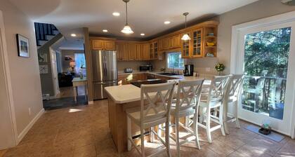 “Drop Anchor” a cheerful and spacious residence