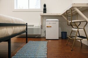 Espacio para trabajar con laptop y wifi gratis