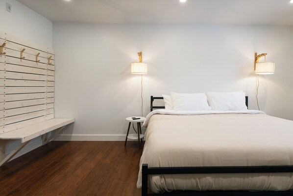 Classic Room, 1 King Bed, Patio | Laptop workspace, free WiFi