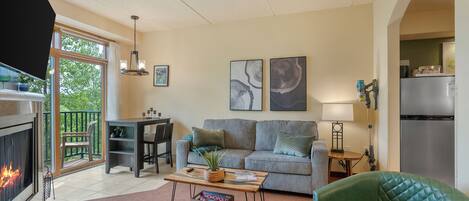 Smart TV, fireplace