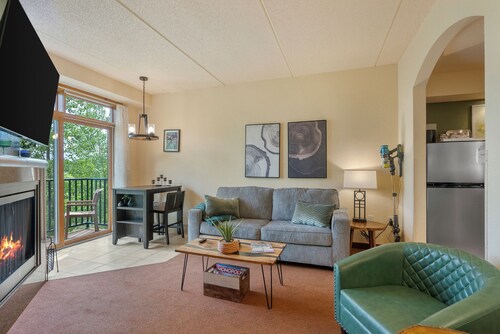Tee Time Terrace - Near Attractions | Freshly Remodeled