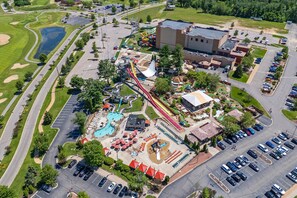 Exterior - Tee Time Terrace - Cozy Family Condo near Attractions. Pet Friendly! (Wisconsin Dells)
