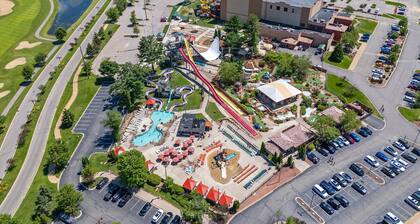 Tee Time Terrace - Cozy Family Condo near Attractions. Pet Friendly!