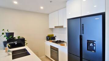 Microondas, horno, placa de cocina, lavavajillas