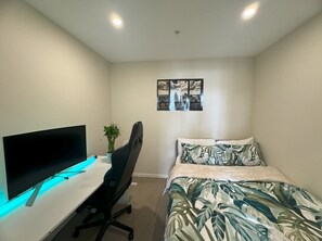 3 bedrooms, iron/ironing board, free WiFi, bed sheets