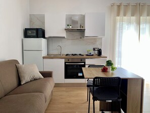 Fridge, microwave, oven, stovetop