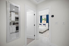 Apartment | 1 bedroom - Uhost AI Stylish 1BR Bright Space w Patio (Fort Lauderdale)