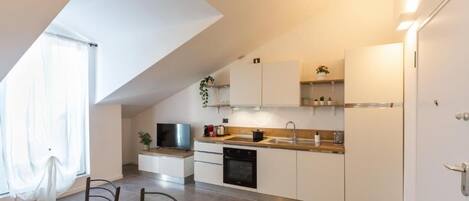 Kühlschrank, Ofen, Herdplatte, Geschirrspüler