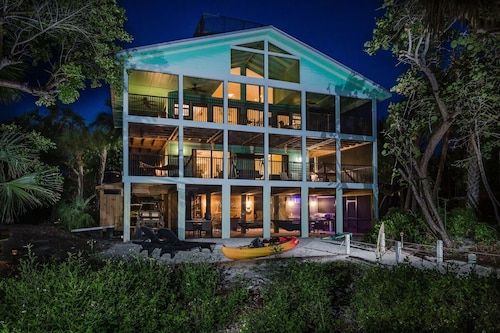 Private Beach Access Steps Away,  Pool, Outdoor Bar, 2 Golf Carts, 360 Views.