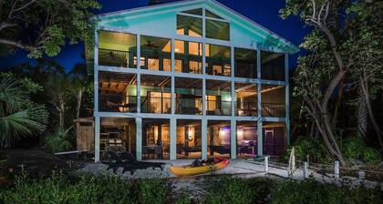 Private Beach Access Steps Away, Pool, Outdoor Bar, 2 Golf Carts, 360 Views.