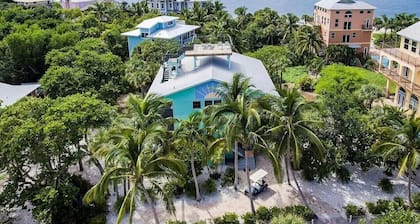 Private Beach Access Steps Away,  Pool, Outdoor Bar, 2 Golf Carts, 360 Views.