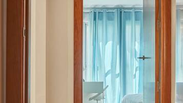 2 bedrooms, desk, iron/ironing board, WiFi