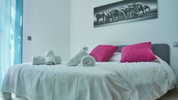 2 makuuhuonetta, työpöytä, silitysrauta/-lauta, Wi-Fi