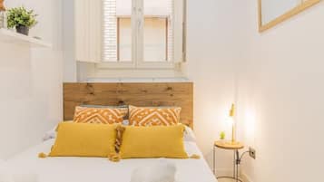 2 dormitorios, escritorio, tabla de planchar con plancha y wifi