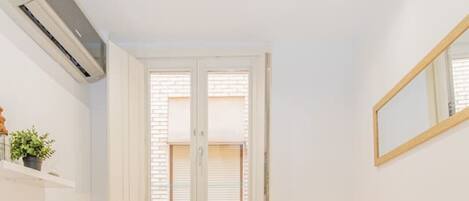 2 slaapkamers, een bureau, een strijkplank/strijkijzer, wifi