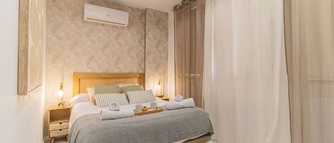 2 bedrooms, desk, iron/ironing board, WiFi