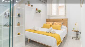 2 slaapkamers, een bureau, een strijkplank/strijkijzer, wifi