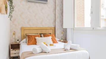 2 dormitorios, escritorio, tabla de planchar con plancha y wifi