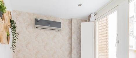 2 slaapkamers, een bureau, een strijkplank/strijkijzer, wifi