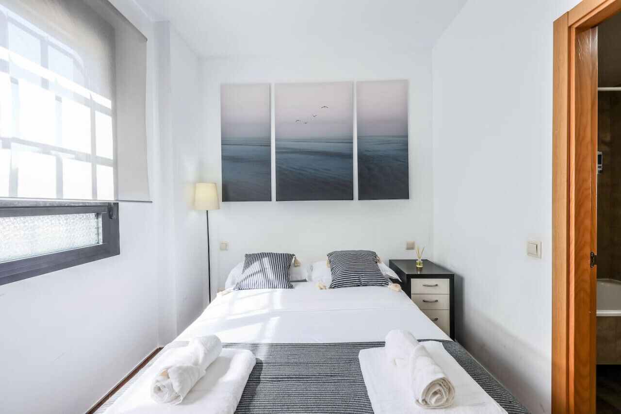 Escrivaninha, ferros/tábuas de passar roupa, Wi-Fi, roupa de cama