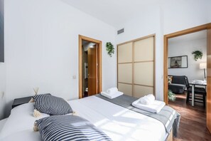 1 chambre, bureau, fer et planche à repasser, Wi-Fi