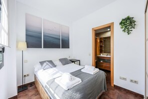 1 chambre, bureau, fer et planche à repasser, Wi-Fi