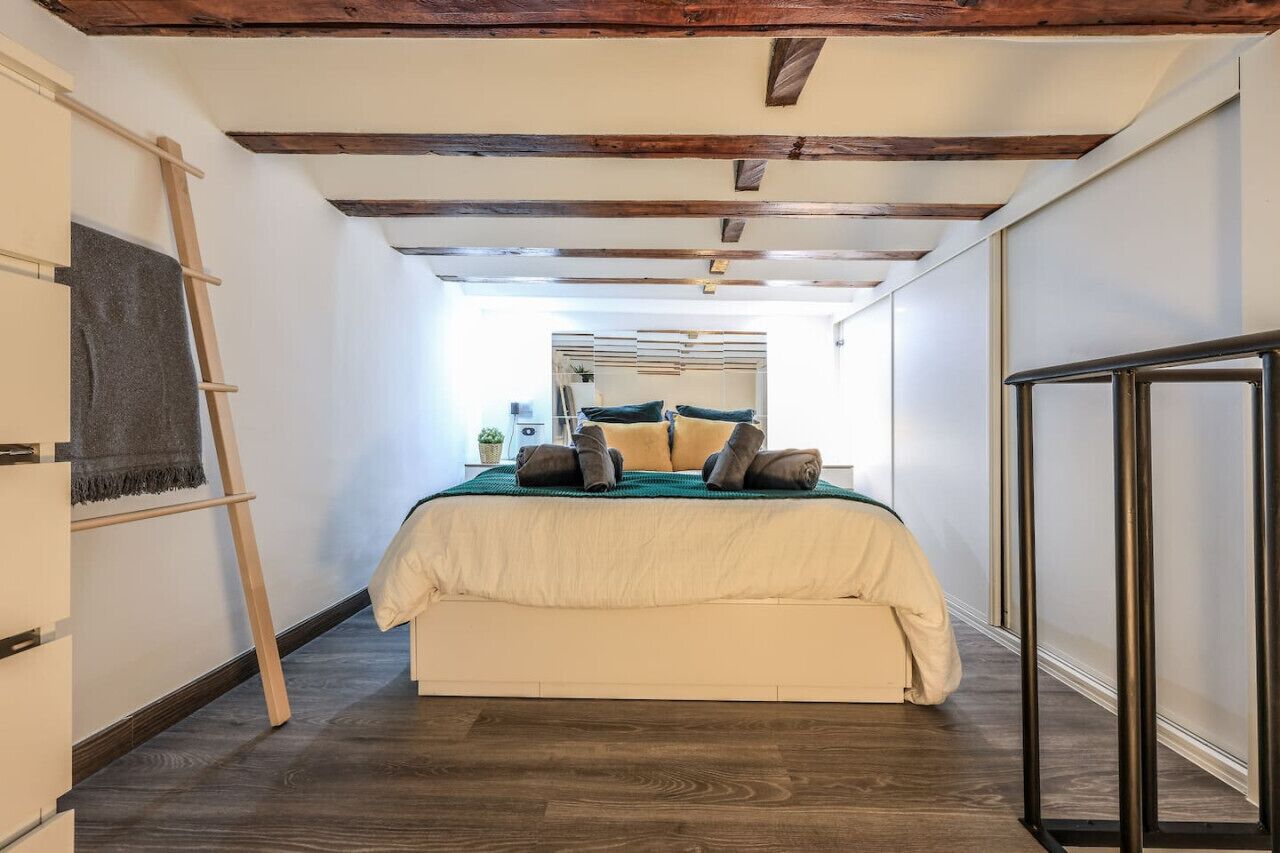 1 bedroom, desk, iron/ironing board, WiFi