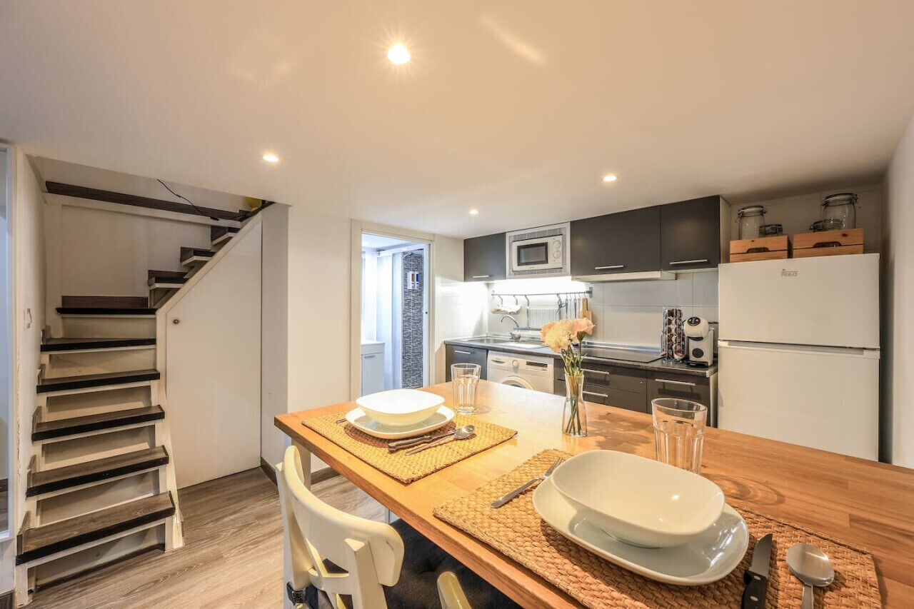 Kjøleskap, mikrobølgeovn, kaffetrakter/tekoker og brødrister