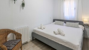 2 dormitoris, escriptori, wifi i roba de llit