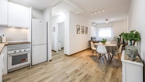 Kaffetrakter/tekoker, kjøleskap, mikrobølgeovn og ovn