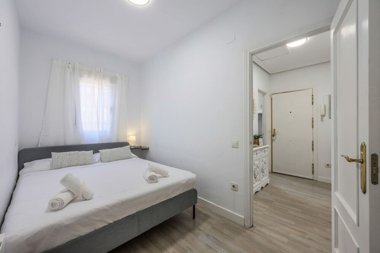 2 slaapkamers, een bureau, wifi, beddengoed