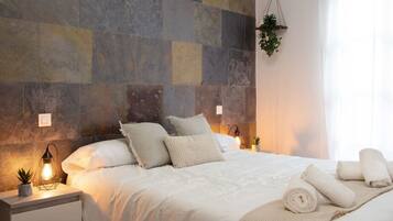 2 makuuhuonetta, työpöytä, silitysrauta/-lauta, ilmainen Wi-Fi