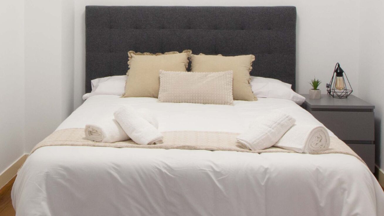 2 多间卧室、办公桌、熨斗/熨衣板、免费 WiFi