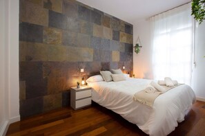2 habitaciones, escritorio, tabla de planchar con plancha y wifi gratis 